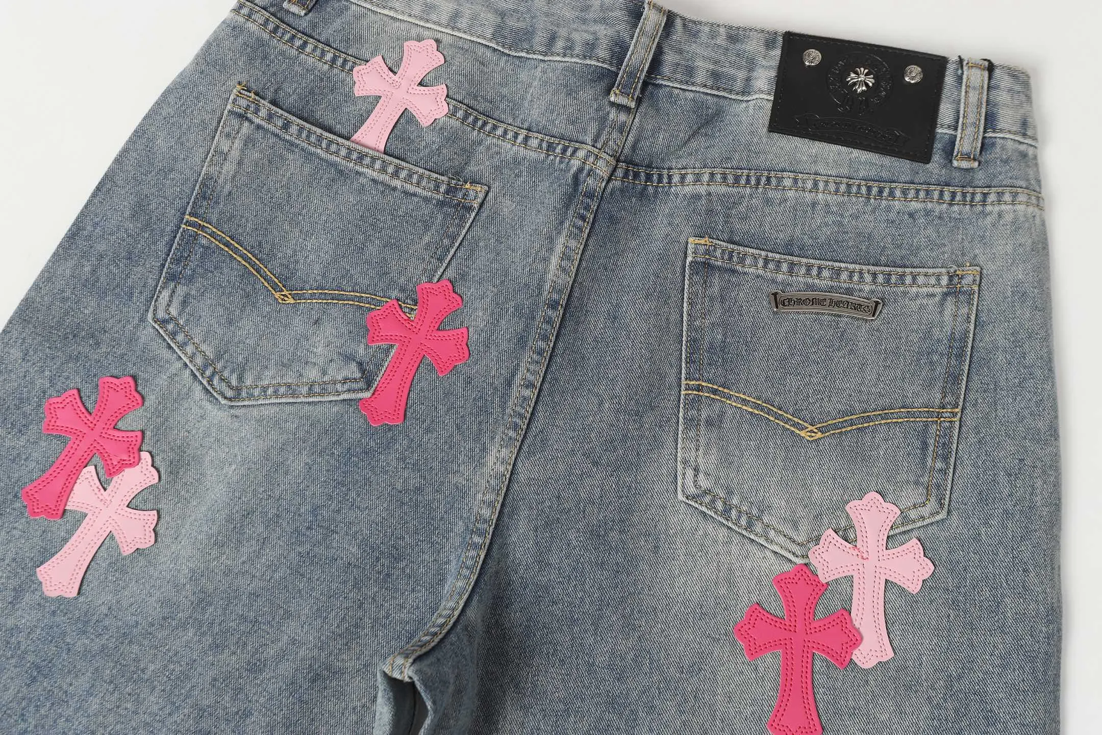 P260 Cross-border model, please do not place an order if you are pursuing quality - Chrome Hearts/Chrome Hearts Cross ✝️Pink embroidered washed jeans, trousers and casual pants - High weight, high density and high quality. The wool is soft, delicate and skin-friendly. It feels soft and silky. It has excellent warmth and skin-friendly properties. - Custom-woven and dyed, no color difference. No matter the fabric or workmanship details, it beats the ordinary version on the market. - Hardware zipper accessories are all customized, full of details - Color: washed blue -Size: 28 30 32 34 36
